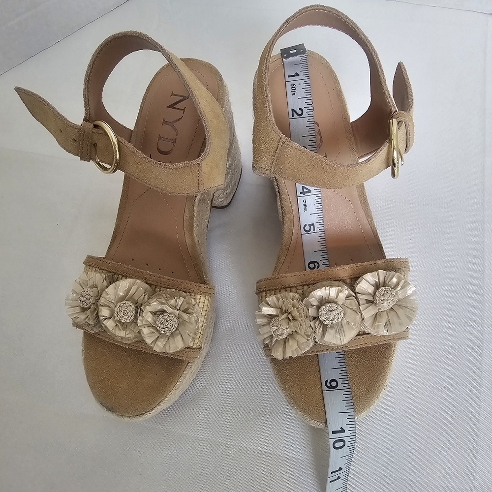NYDJ Cream Espadrille Platform Sandals  with Floral Accents  Size 7 EUC $29. - Picture 7 of 11
